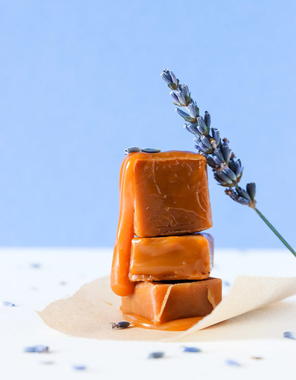 caramel à la lavande brut